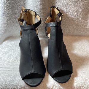 Women’s wedges Shoes Size 8.5 M black faux Leather Preowned